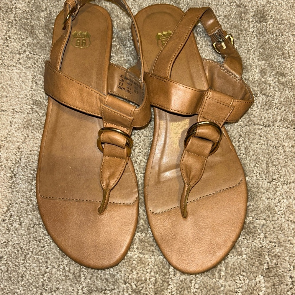 Route 66 Women’s Zyla Tan 8.5 Thong Style With Buckle Closure